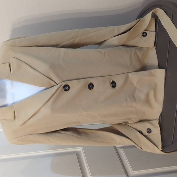 Dennis Basso luxe crepe belted blazer with button sleeve detail - Picture 3 of 10